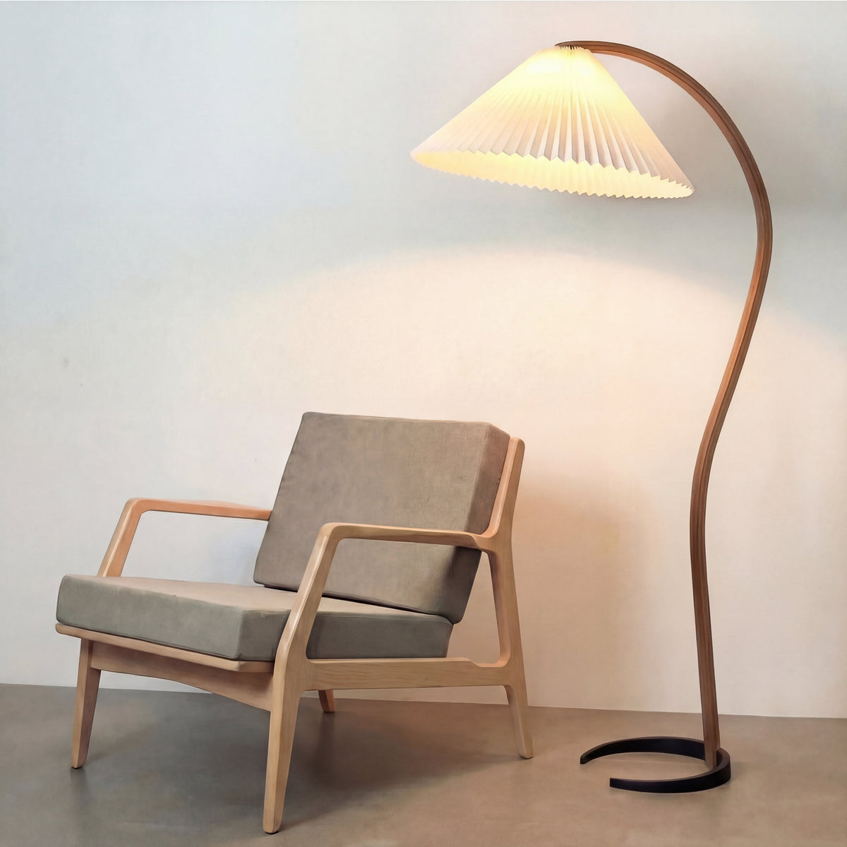 Caprani Floor Lamp – Scandinavian Curved Wood Lighting