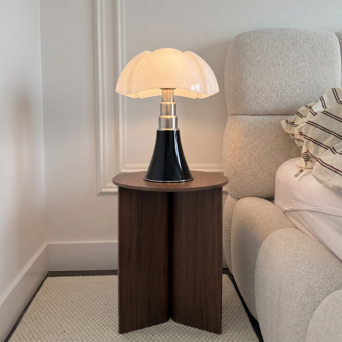 Modern Flower Table Lamp – Decorative Ambient Lighting