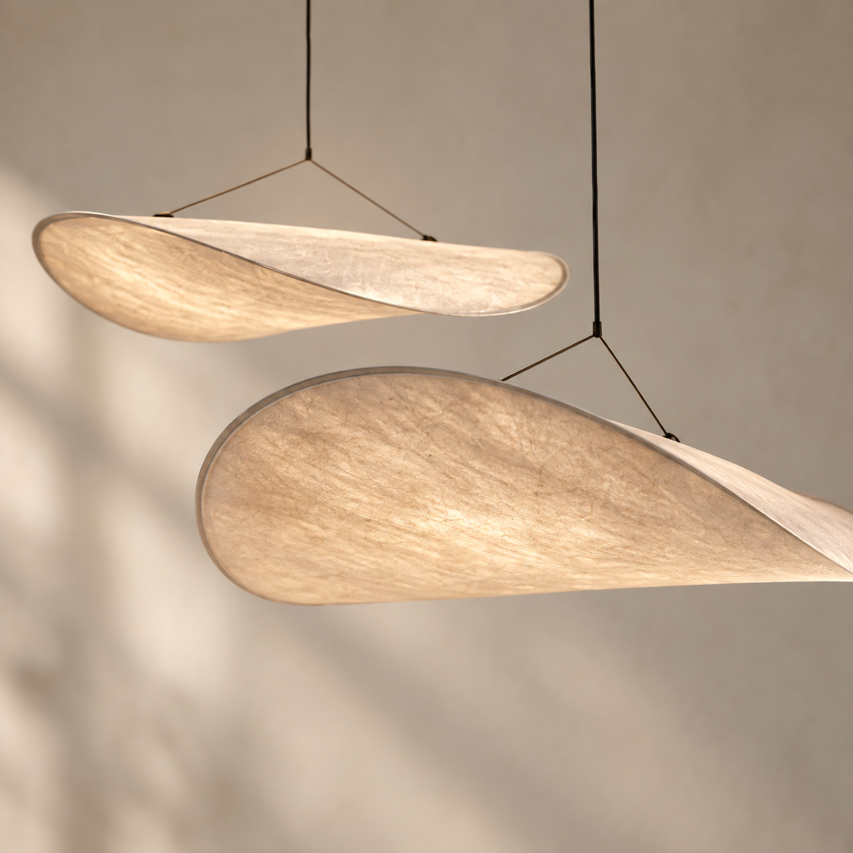 Japandi Sculptural Pendant Light – Organic Wave Lighting