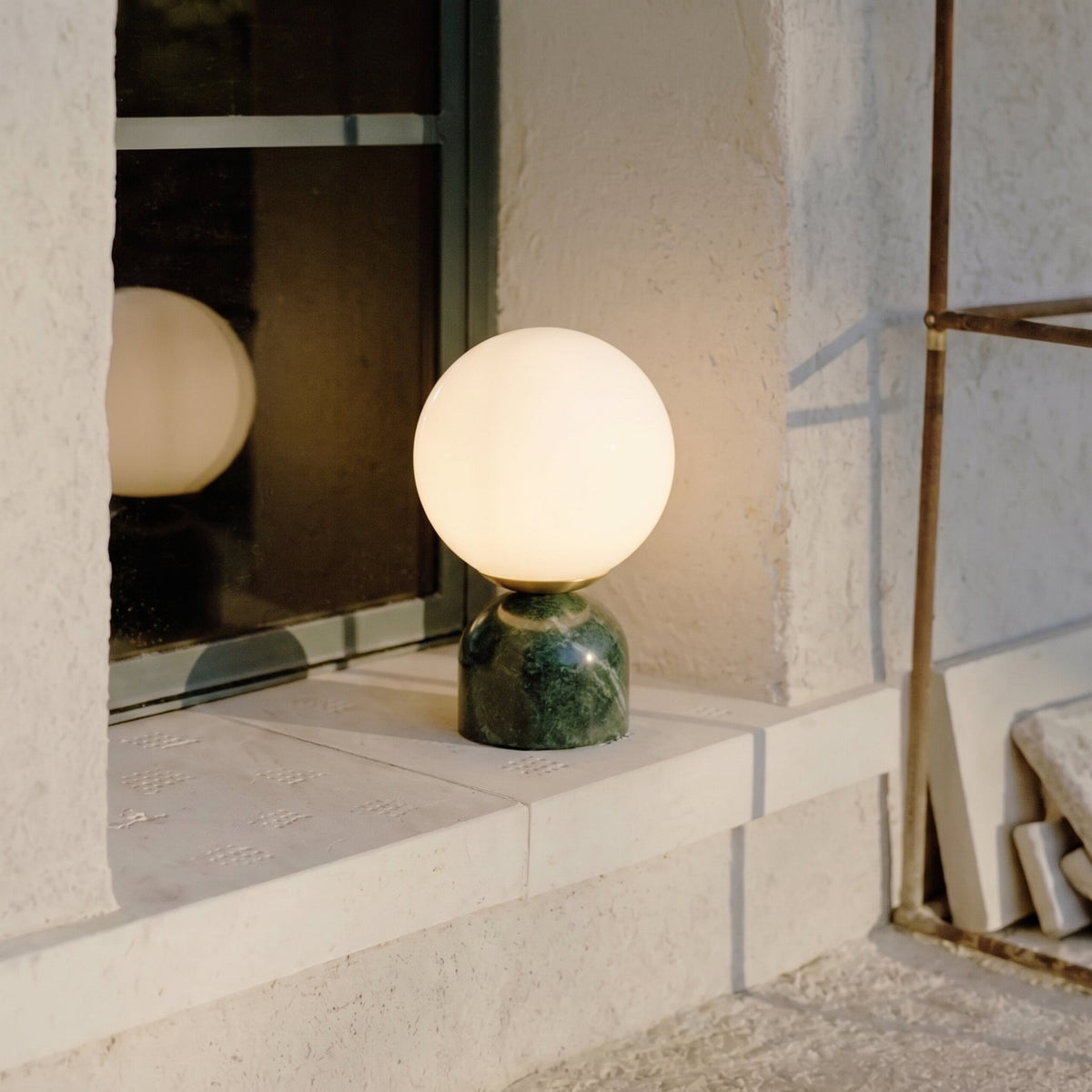 Marble Globe Table Lamp – Minimalist Glass Lighting