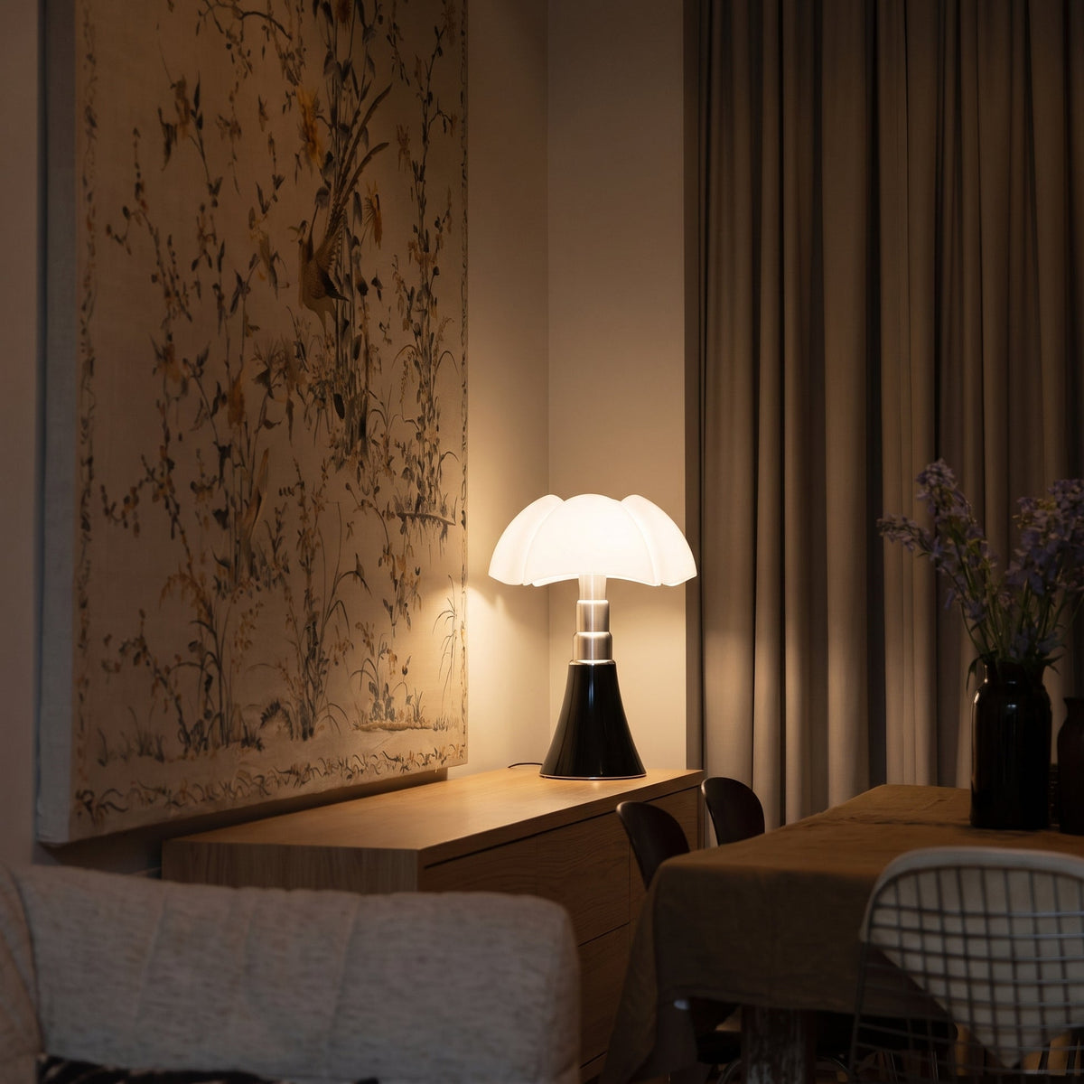 Modern Flower Table Lamp – Decorative Ambient Lighting