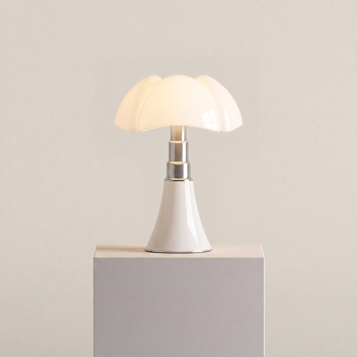 Modern Flower Table Lamp – Decorative Ambient Lighting