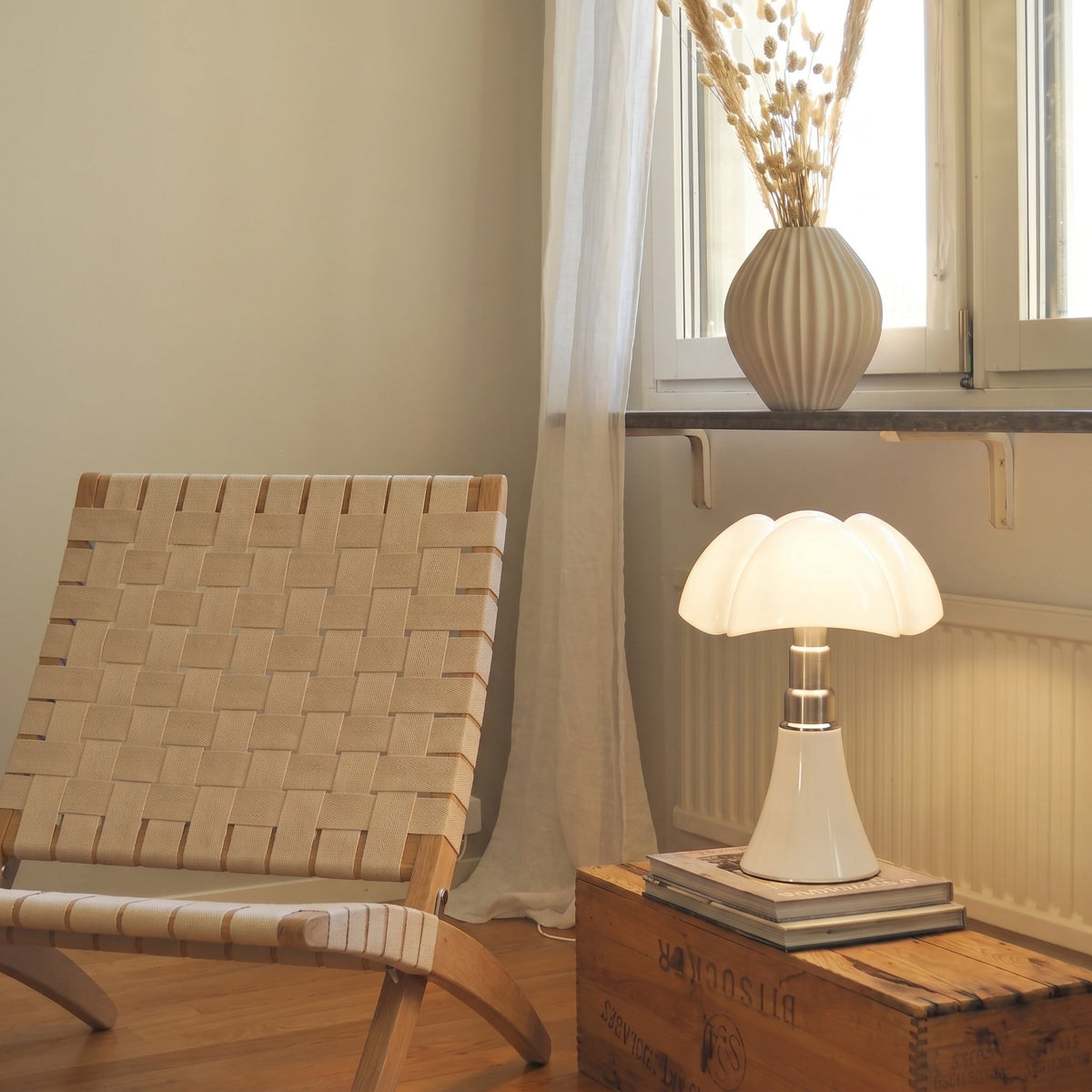 Modern Flower Table Lamp – Decorative Ambient Lighting