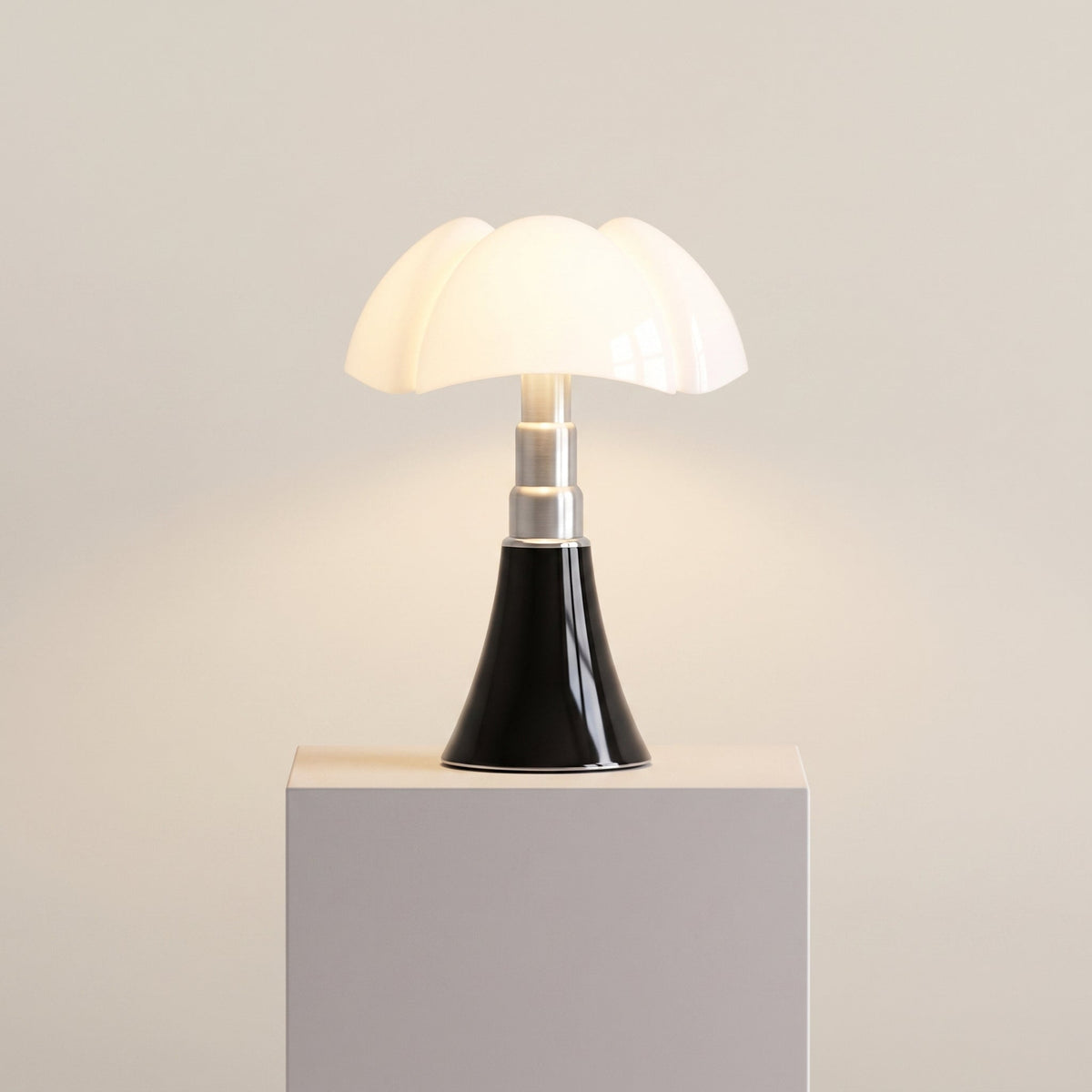 Modern Flower Table Lamp – Decorative Ambient Lighting