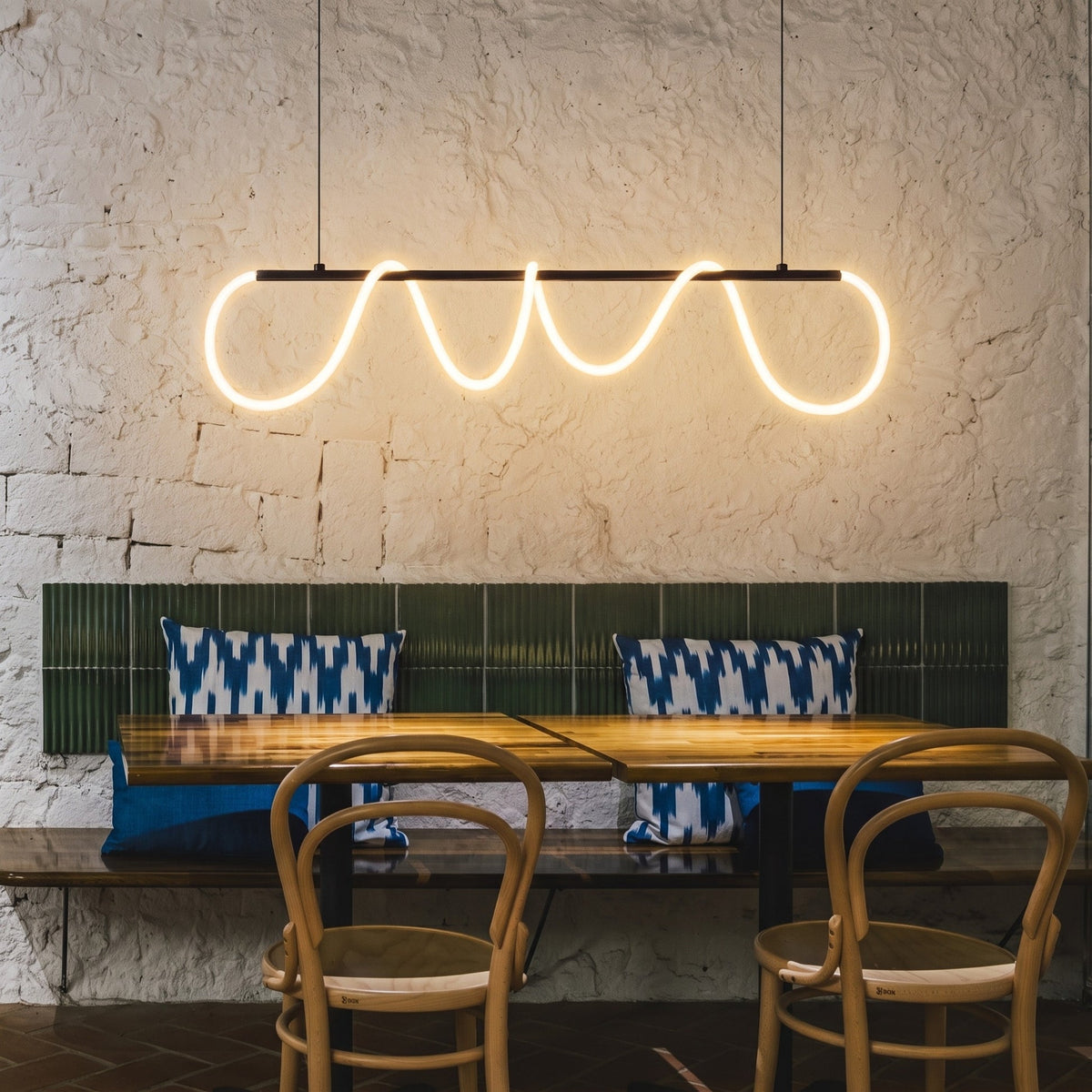Wave Linear LED Pendant Light – Sculptural Hanging Lighting