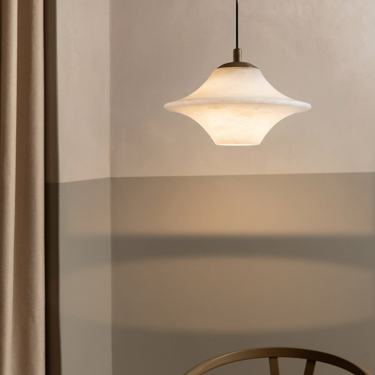 Sculptural Alabaster Pendant Light – Natural Stone Lighting