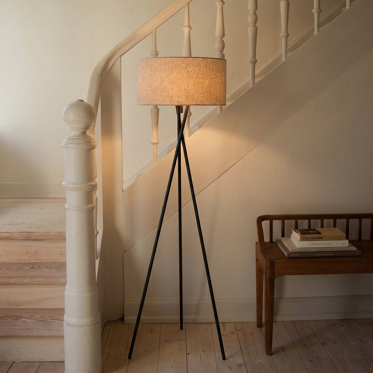 Tripod Fabric Floor Lamp – Modern Minimalist Lighting