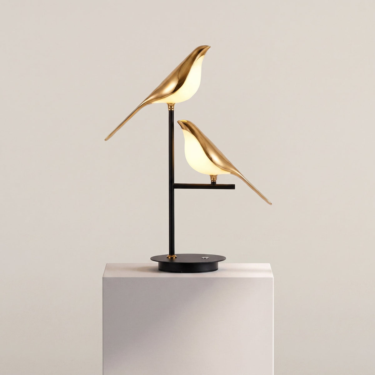 Mr. Bird Table Lamp – Elegant Modern Bird-Inspired Lighting