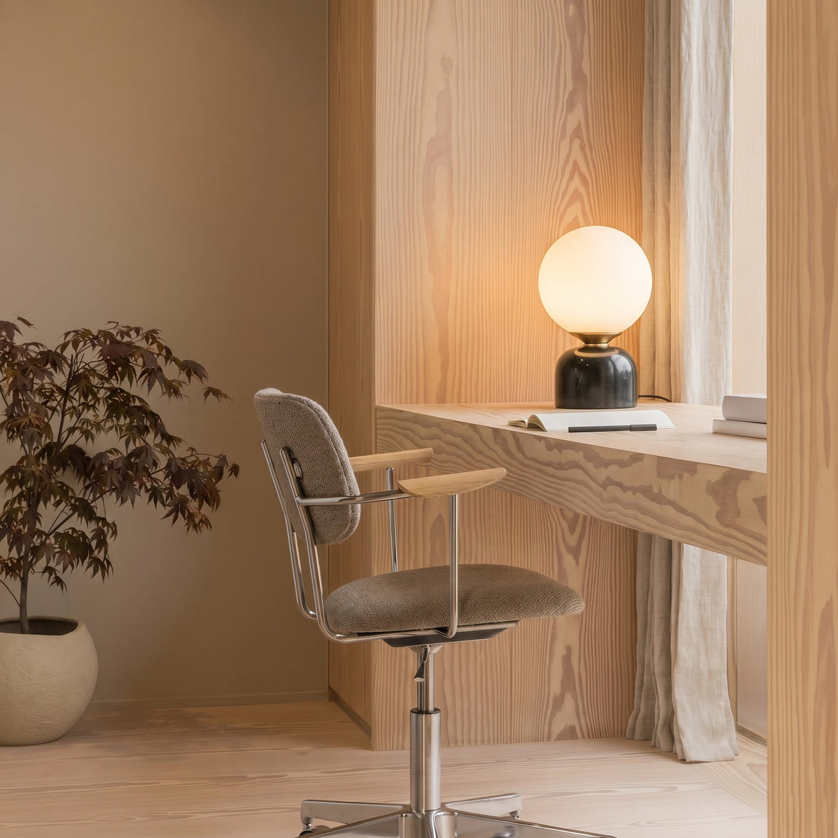 Hindsa Table Lamp – Elegant Marble and Glass Globe Lighting