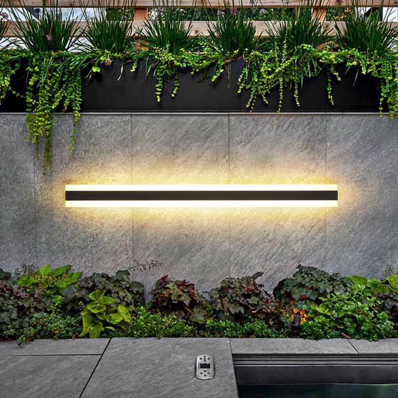 Outdoor LED Wall Light – Modern Linear Exterior Lighting