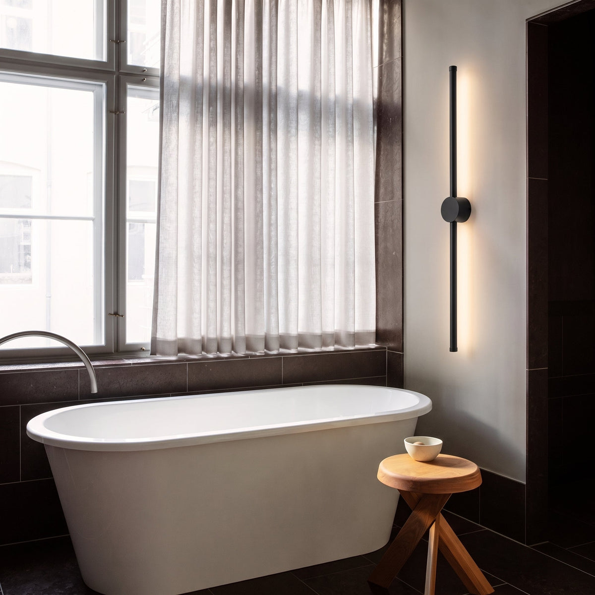 Vertical Linear LED Wall Light – Minimalist Accent Lighting